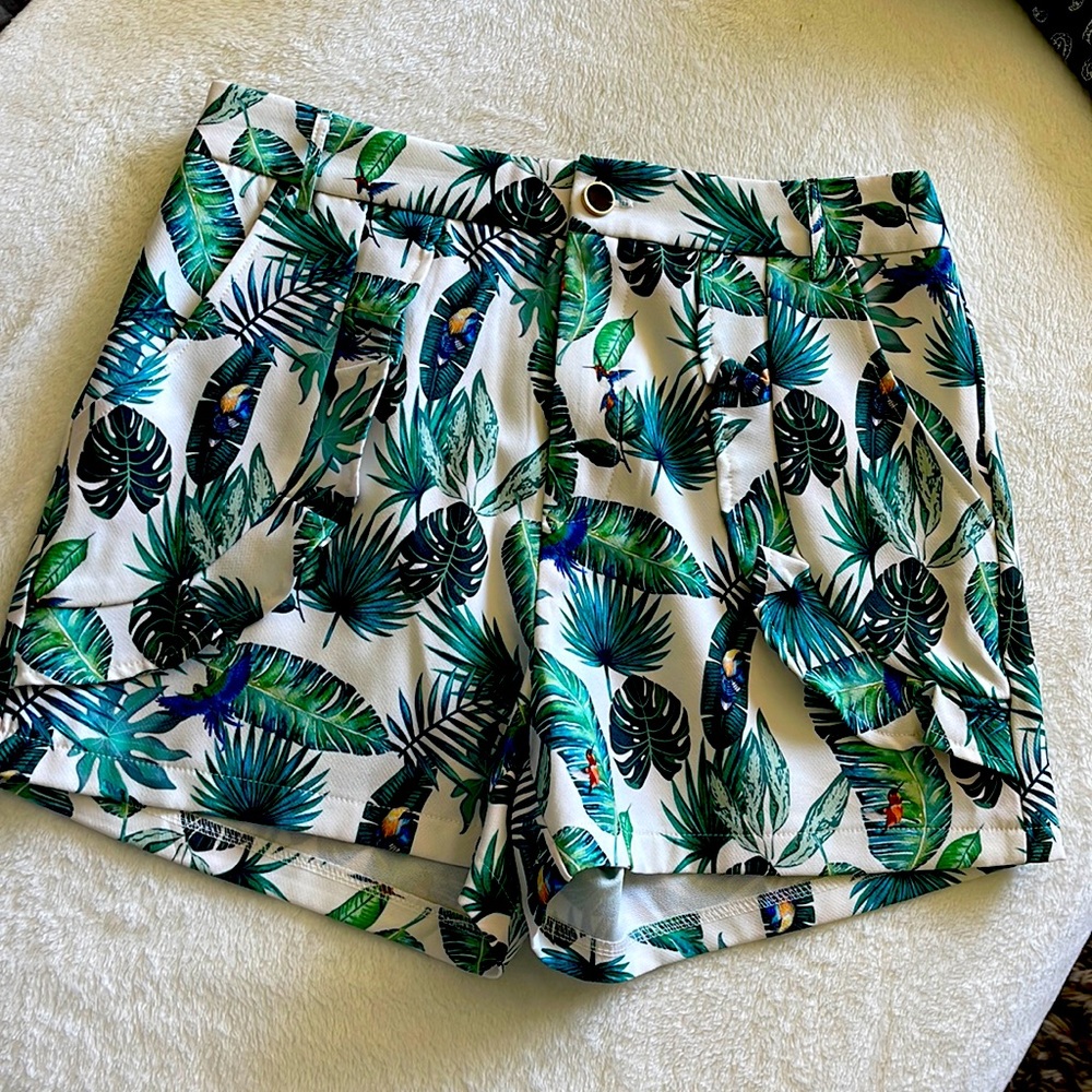 Ella elle shorts white leaves green birds summer medium